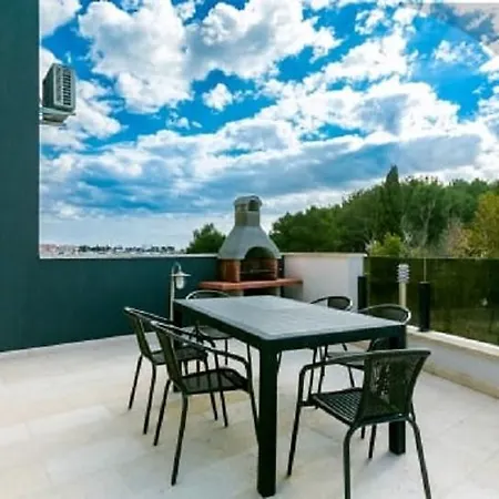Stela Pool Apartment
