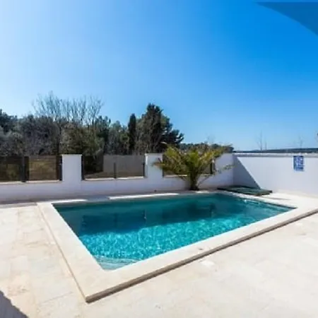 Stela Pool Apartment Medulin
